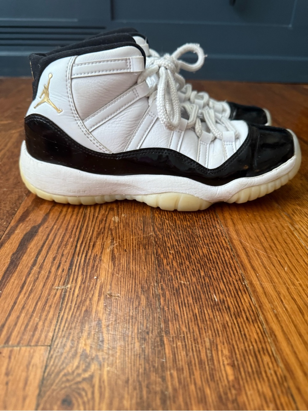Air Jordan 11 Retro "Gratitude" Basketball Sneakers with Gold Logo size 6y